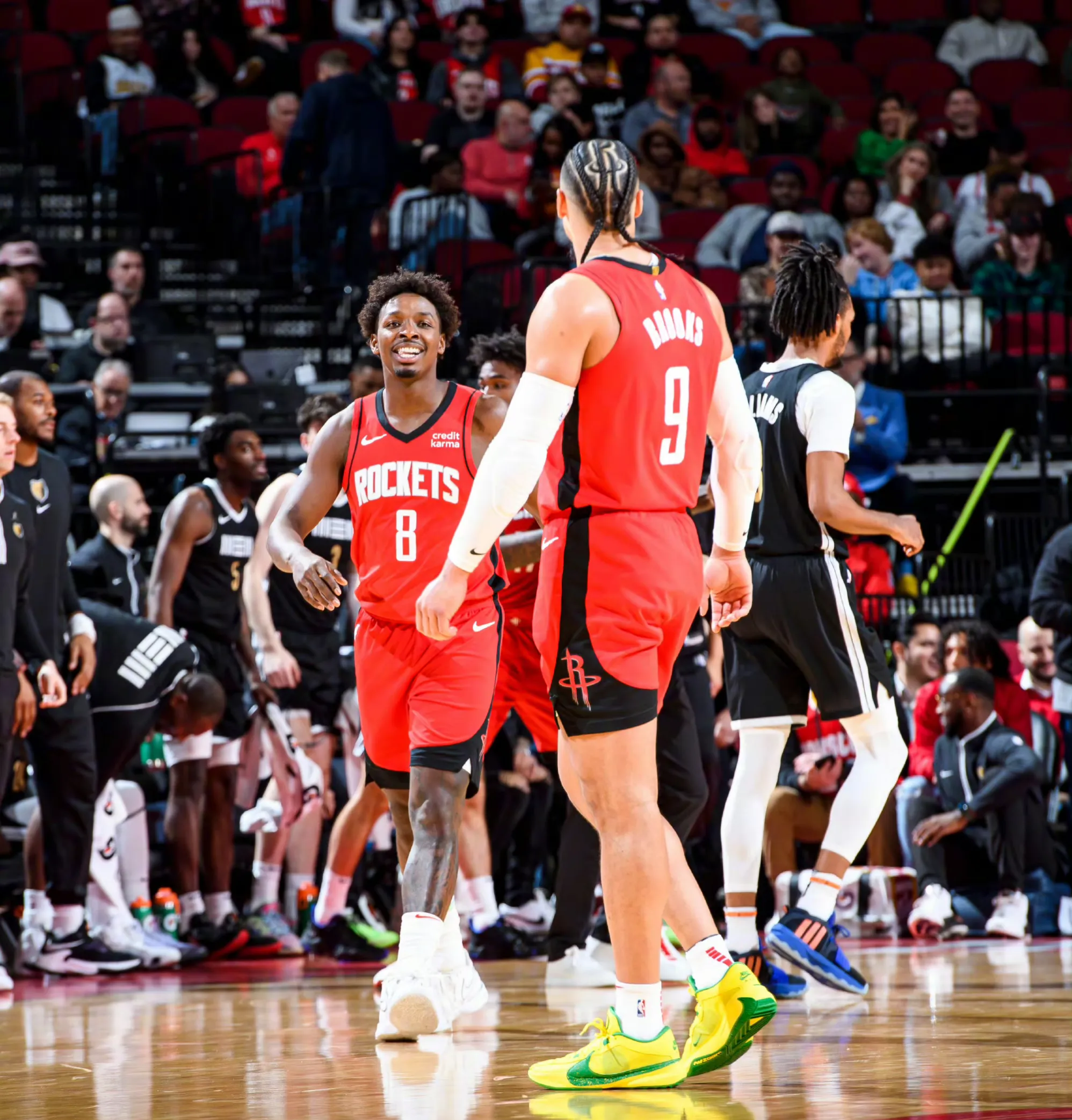 火箭比赛裁判争议细节 火箭比赛裁判争议细节